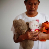 La tragedia de los familiares de los pasajeros desaparecidos del Boeing malasio
