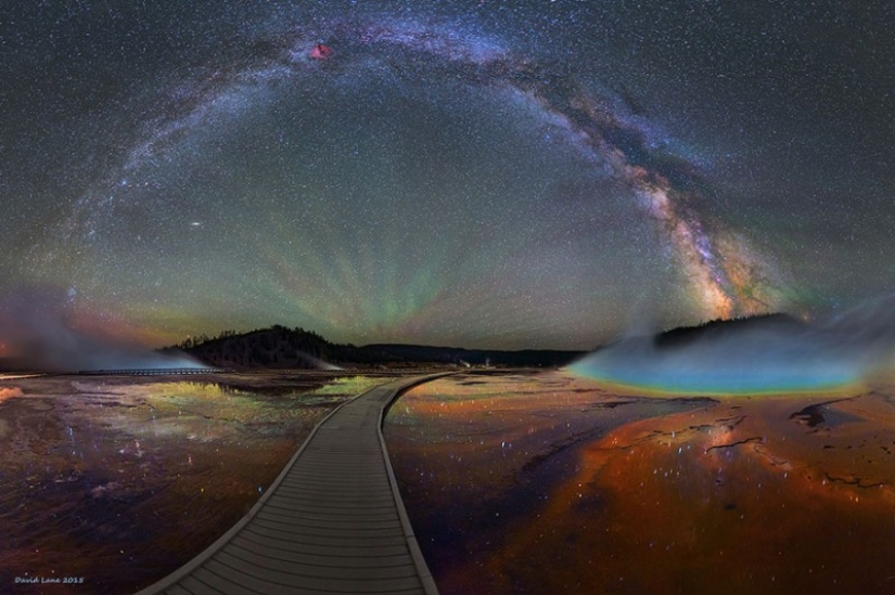 La vista de la Vía Láctea sobre el Parque Nacional de Yellowstone es simplemente impresionante.