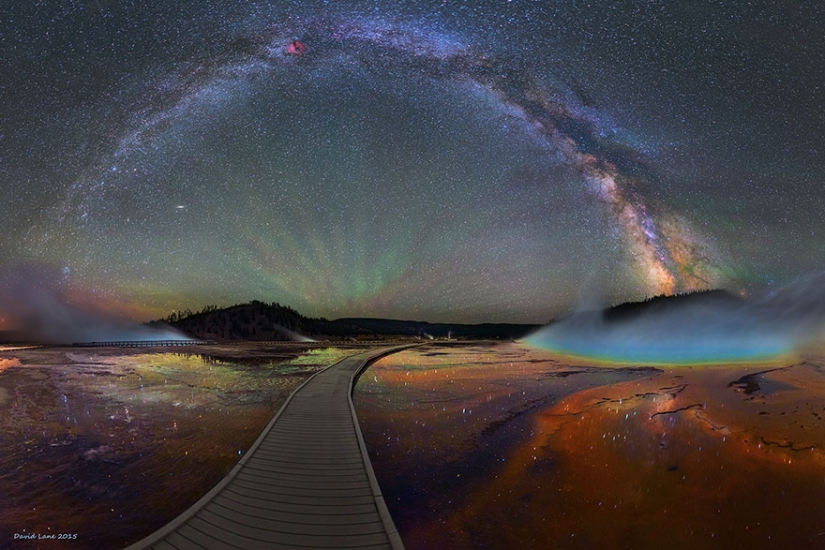 La vista de la Vía Láctea sobre el Parque Nacional de Yellowstone es simplemente impresionante.