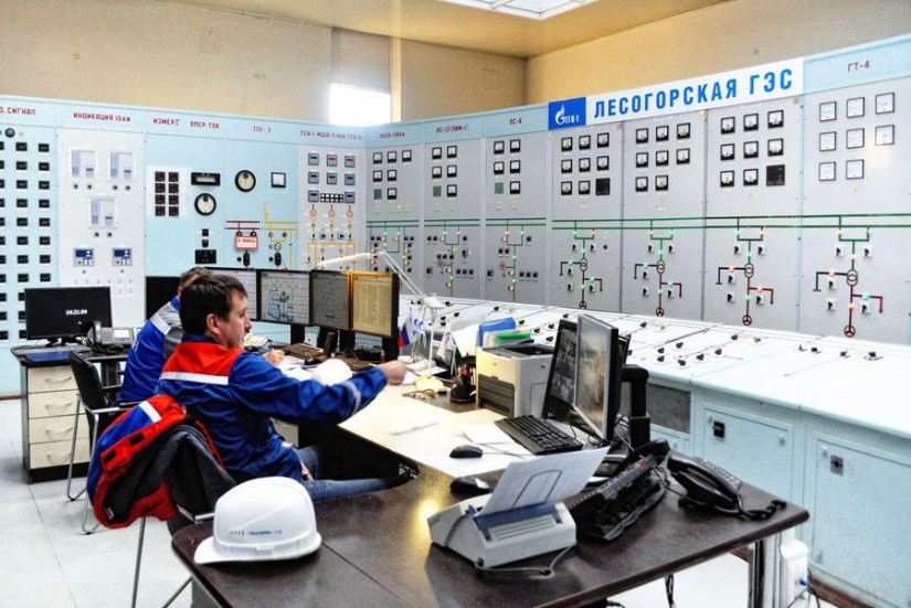 Lanzamiento de una unidad hidráulica en la CH Lesogorskaya