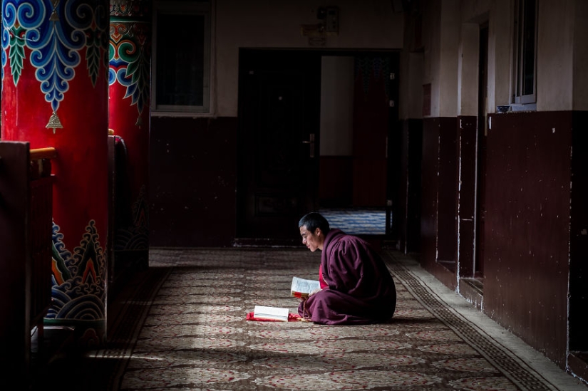 Larung Gar: 40 thousand Buddhists at high altitude