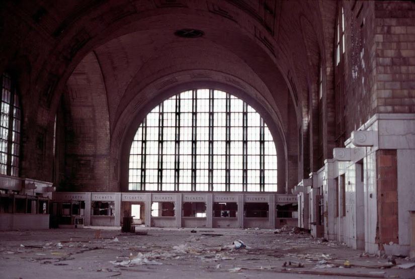Las estaciones de tren abandonadas más grandes del mundo: Buffalo y Detroit