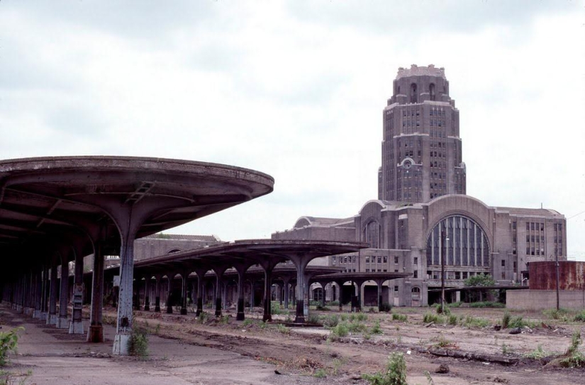 Las estaciones de tren abandonadas más grandes del mundo: Buffalo y Detroit