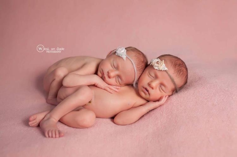 Las fotos de dos parejas de gemelos demuestran el poder indestructible del amor entre ellos