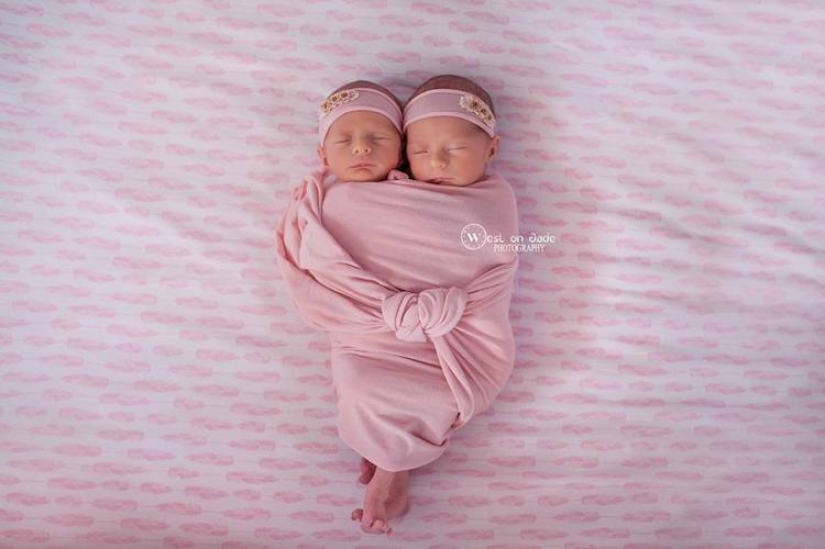 Las fotos de dos parejas de gemelos demuestran el poder indestructible del amor entre ellos