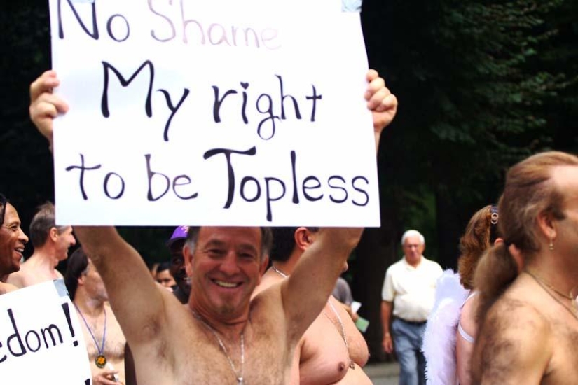 Las fotos más interesantes del Día Nacional del Topless en EE. UU.