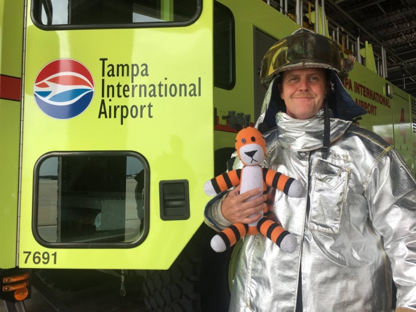 Las locas aventuras de un tigre olvidado en el aeropuerto de Tampa