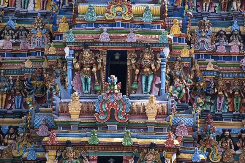 Las paredes de este templo indio consisten en miles de esculturas