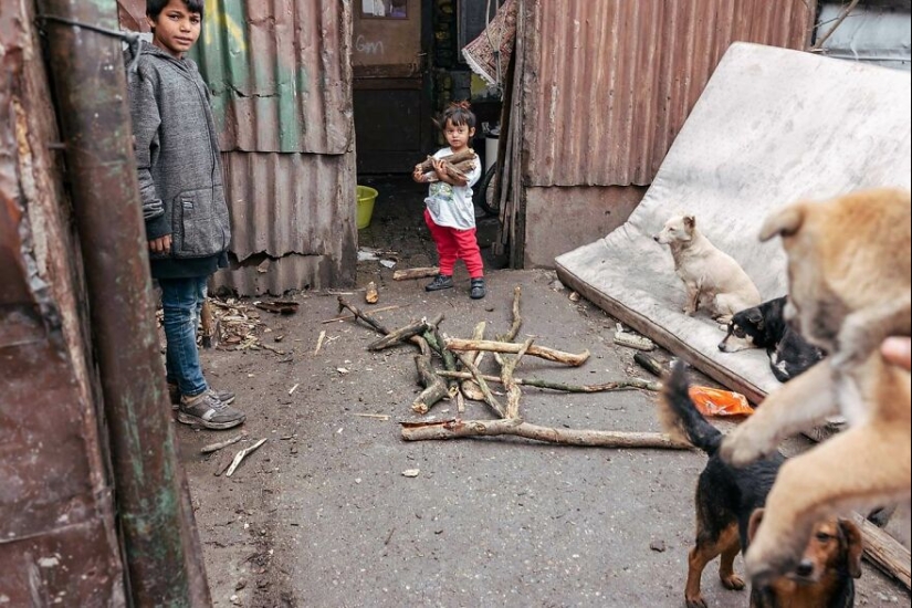“Las princesas romaníes”: este fotógrafo documentó la historia de esperanza y lucha en un gueto romaní