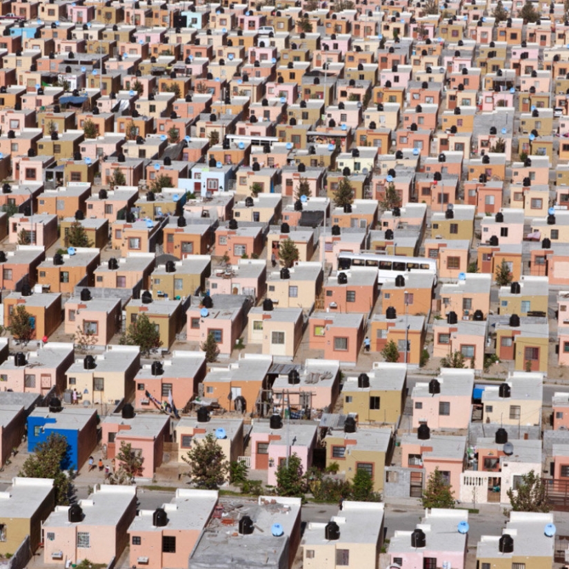 Lego en realidad: un proyecto fotográfico sobre la estética de las casas en las que viven y sufren los mexicanos