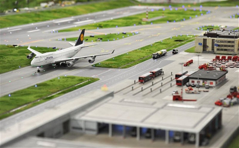 Let&#39;s take off! The largest airport model in the world