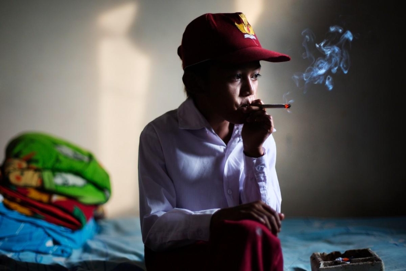 Little smokers of Indonesia