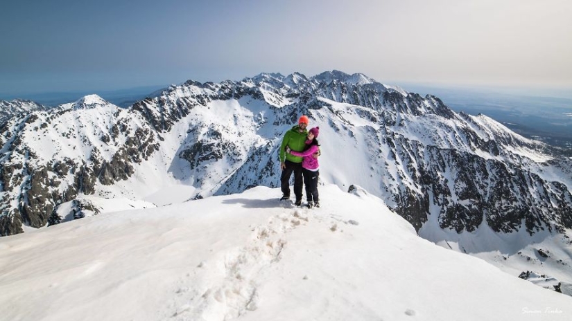 Lleva al chico a las montañas: la pareja eslovaca está cansada del romance aburrido, y ahora organizan citas en lo alto de las montañas.