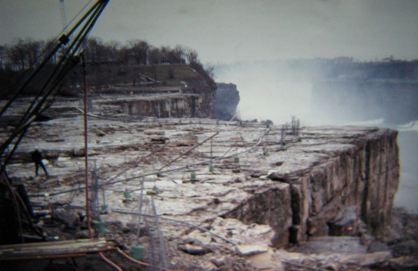 Lo que esconden las aguas del Niágara: cómo se reparó la famosa cascada