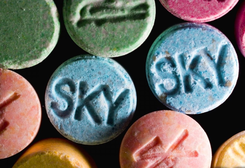 Lo que las 9 principales sustancias nocivas, incluidos el alcohol, el LSD y la cafeína, le hacen a su cerebro