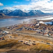 Longyearbyen: the most Northern town on Earth, which by law are not allowed to die
