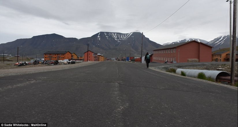 Longyearbyen: the most Northern town on Earth, which by law are not allowed to die