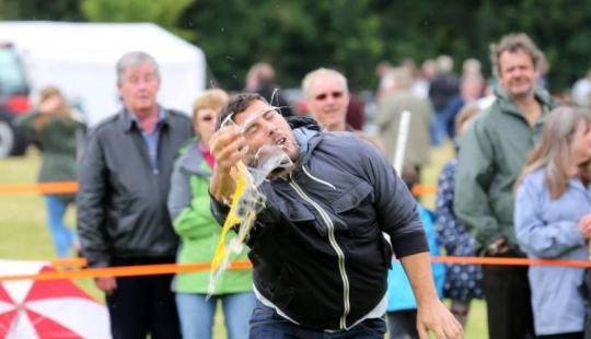 Los británicos celebraron el Campeonato Mundial de Lanzamiento de Huevos