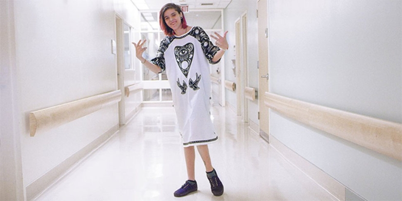 Los diseñadores han transformado la ropa aburrida del hospital para animar a los niños enfermos