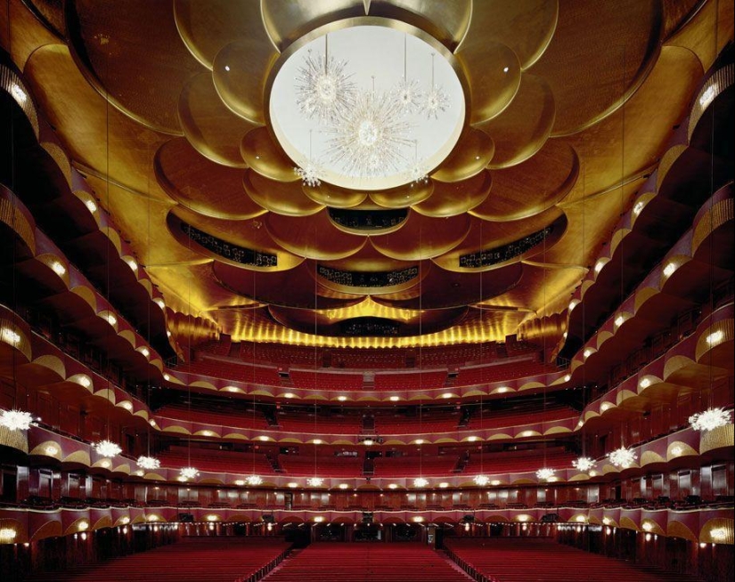 Los interiores más impresionantes de los teatros de ópera más famosos del mundo.