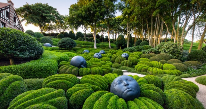 Los jardines de Etretat son un lugar increíble y loco, imbuido del espíritu de la creatividad