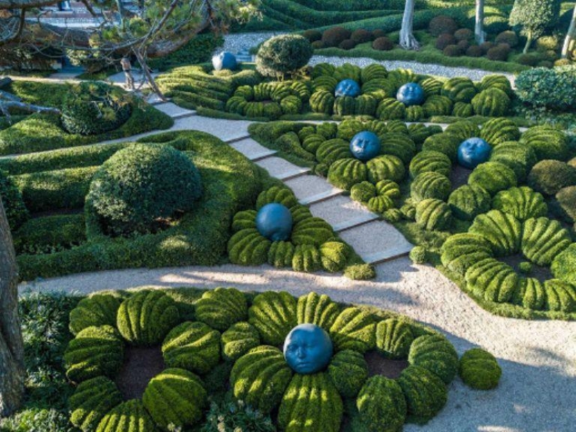 Los jardines de Etretat son un lugar increíble y loco, imbuido del espíritu de la creatividad