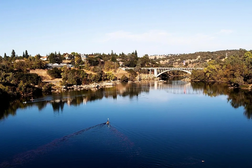 Los lagos más infestados de serpientes en California