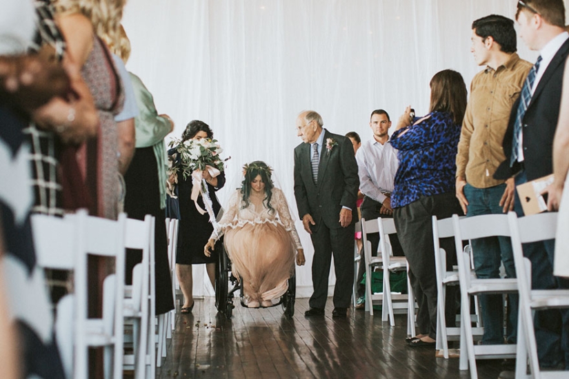 Los milagros suceden: la novia paralizada se levantó y caminó hacia el altar, tocando al novio y a los invitados hasta las lágrimas