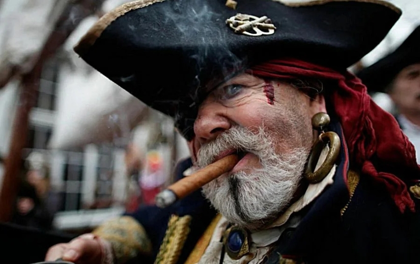 Los piratas llevaban un pendiente en la oreja, no por belleza en absoluto