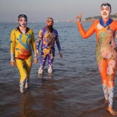 Los trajes de baño chinos "facekini" ahora vienen en forma de panda, tigre y otros animales