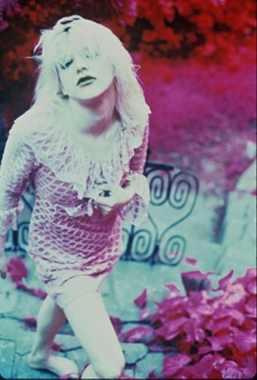 LSD a los 6, striptease y teología: cómo era la juventud de Courtney Love, la escandalosa musa de Kurt Cobain