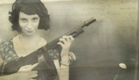 Madrina: 25 fotos raras de mujeres del mundo gángster