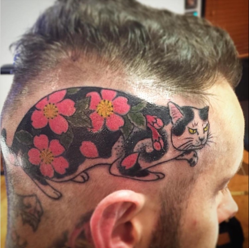 Magnificent tattoos in the form of tattooed cats from a Japanese artist