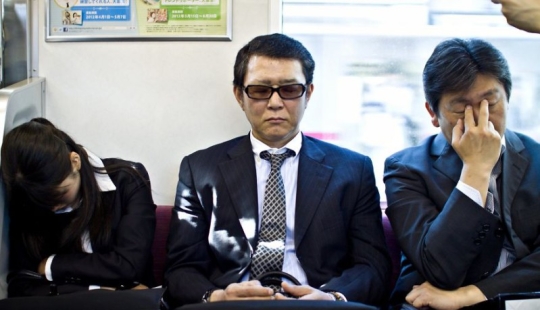 Man-machine: the tragicomic life of a Japanese office plankton Man-machine: the tragicomic life of a Japanese office plankton