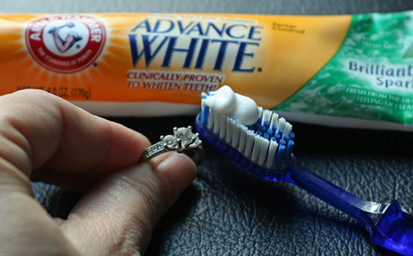 Maneras asombrosas de usar pasta de dientes que no sabías
