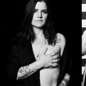Me toco: sesión de fotos sincera de cantantes de rock en apoyo de pacientes con cáncer de mama