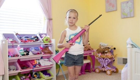 &quot;Mi primer rifle&quot;: niños estadounidenses posan con sus armas