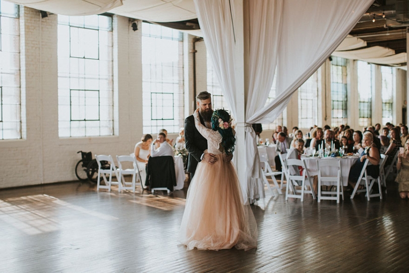 Miracles happen: the paralyzed bride got up and walked to the altar, touching the groom and guests to tears