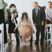 Miracles happen: the paralyzed bride got up and walked to the altar, touching the groom and guests to tears