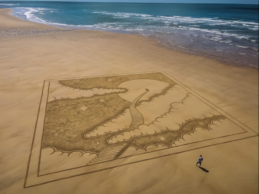 Mis 12 dibujos de arena de playa que miden entre 30 y 100 metros de ancho