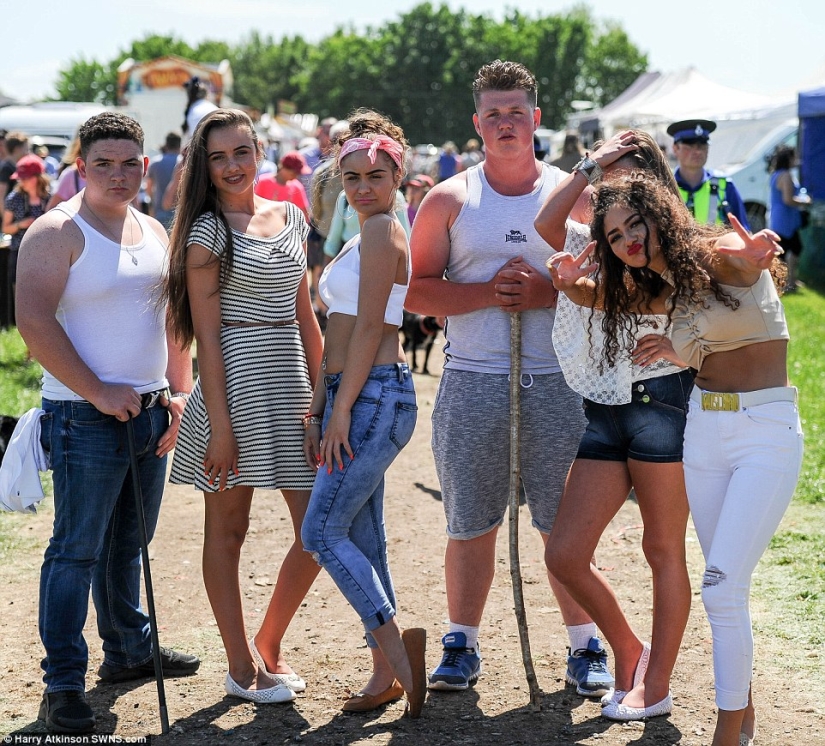 Mixed up in a bunch of horses, people: what thousands of gypsies are doing at the Appleby Horse Fair