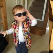 Moda de mayo profesional: cómo los papás brillantes visten a los niños