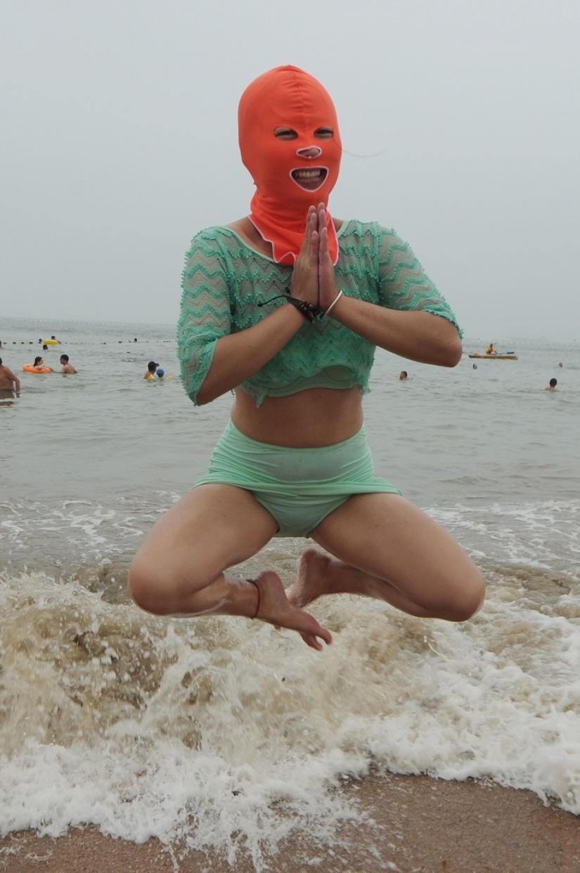 Moda en las playas chinas - facekini