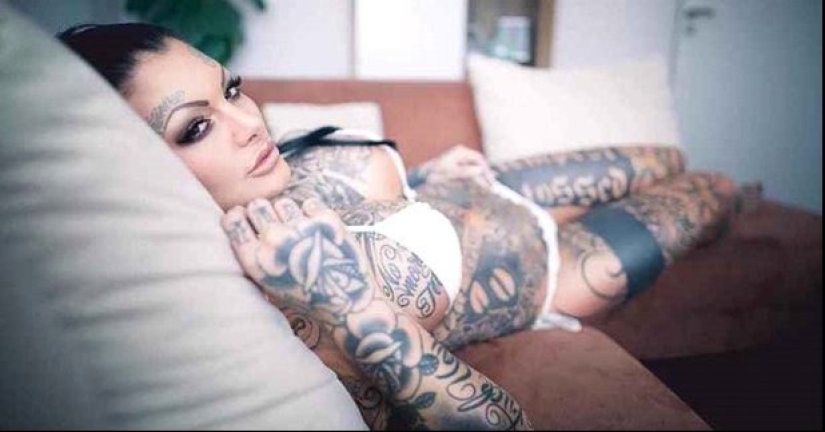 Modelo de tatuajes Mara Inkperial: todo su cuerpo está cubierto de tatuajes