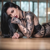 Modelo de tatuajes Mara Inkperial: todo su cuerpo está cubierto de tatuajes