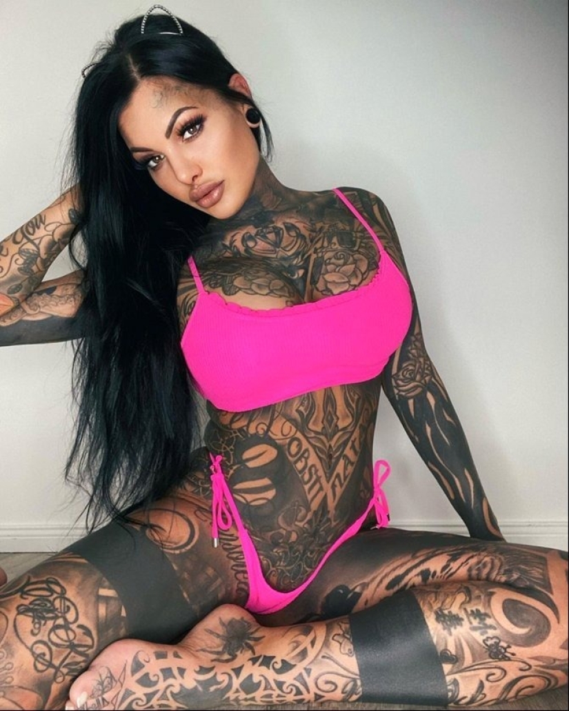 Modelo de tatuajes Mara Inkperial: todo su cuerpo está cubierto de tatuajes