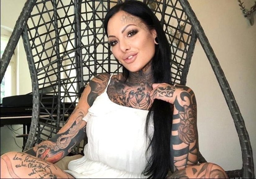 Modelo de tatuajes Mara Inkperial: todo su cuerpo está cubierto de tatuajes