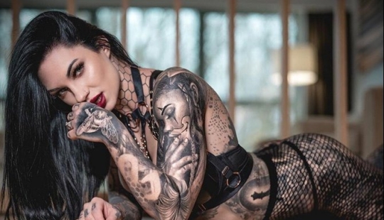 Modelo de tatuajes Mara Inkperial: todo su cuerpo está cubierto de tatuajes