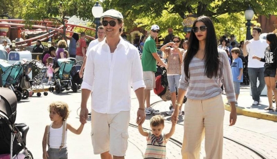 Modelo y madre en uno Modelo y madre en uno