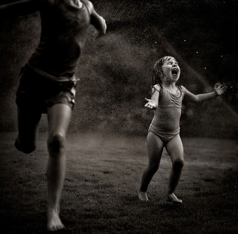 Mom takes pictures of her fearless daughters